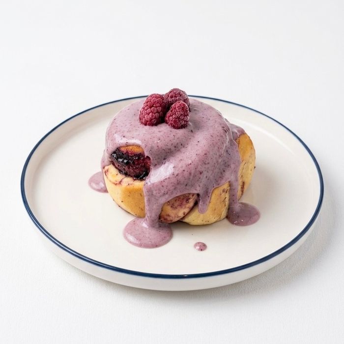 Cinnamon rolls with berries